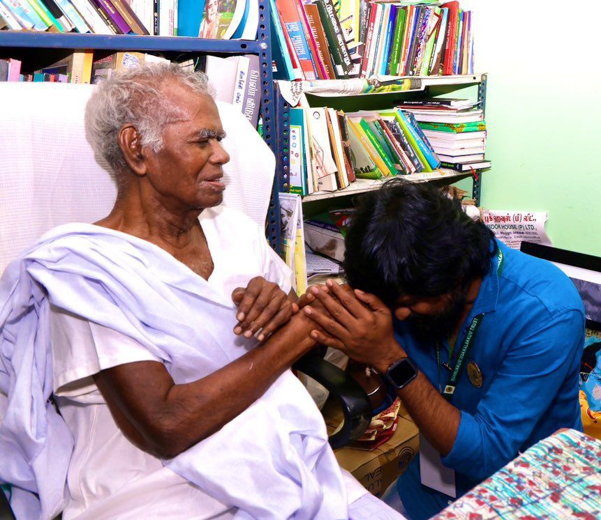 செவ்வணக்கம் 🚩 இந்திய கம்யூனிஸ்ட் கட்சியின்  முதுபெரும் தலைவரும், விடுதலை போராட்ட வீரரும், வாழ்நாள் போராளி ஐயா #நல்லகண்ணு அவர்கள் வயது மூப்பின் காரணமாக இயற்கை எய்தினார் 🙏🏻

#RIPNallakannuayya #nallakannuayya #Nallakannu