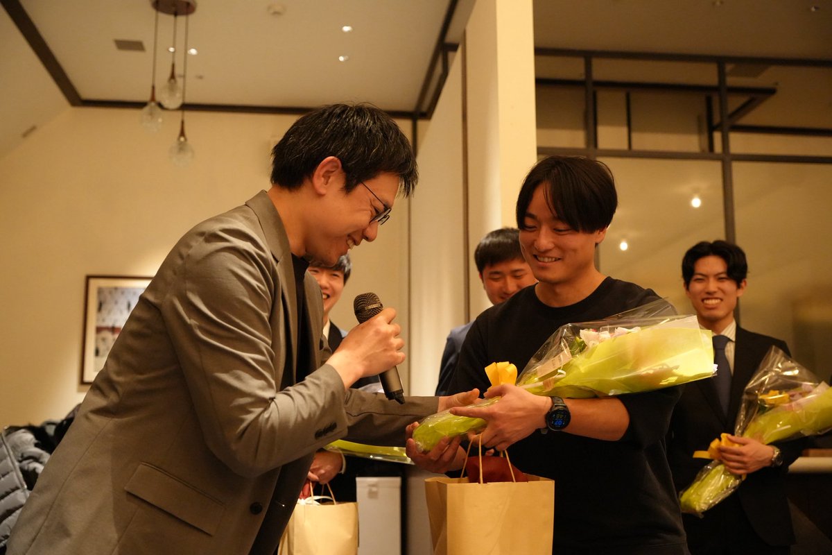 omccc2017's tweet photo. 卒業する6回生のお見送り会を行いました。

これまでの活動を振り返り、先輩方の存在の大きさを改めて感じる温かい時間となりました🌼🌸

先輩方と過ごした日々や教えていただいたことを大切にし、これからの自転車部の活動に繋げていきたいと思います。
ご卒業おめでとうございます🎓💐 https://t.co/TMtcwFPLmj