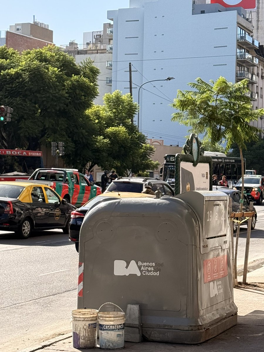 barbara_frenkel's tweet photo. Av Cabildo y Matienzo mano al centro  reducción de calzada por accidente entre colectivo y moto.
Policía y SAME en el lugar pero tránsito a paso de hombre @jotaleonetti @bagliettoc https://t.co/E33YB6ZmrW