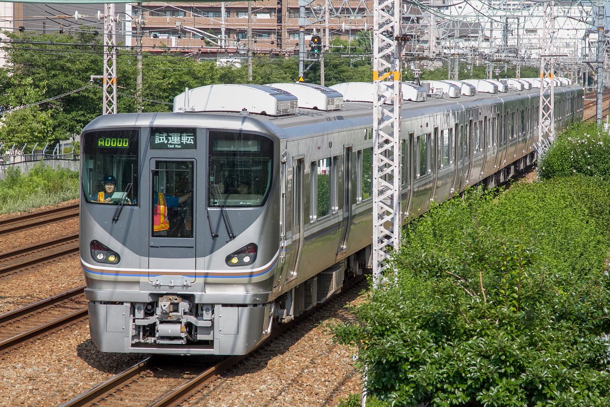 225系 I1編成【神ホシ】 225系登場間もない頃。登場時は組成が今と違い