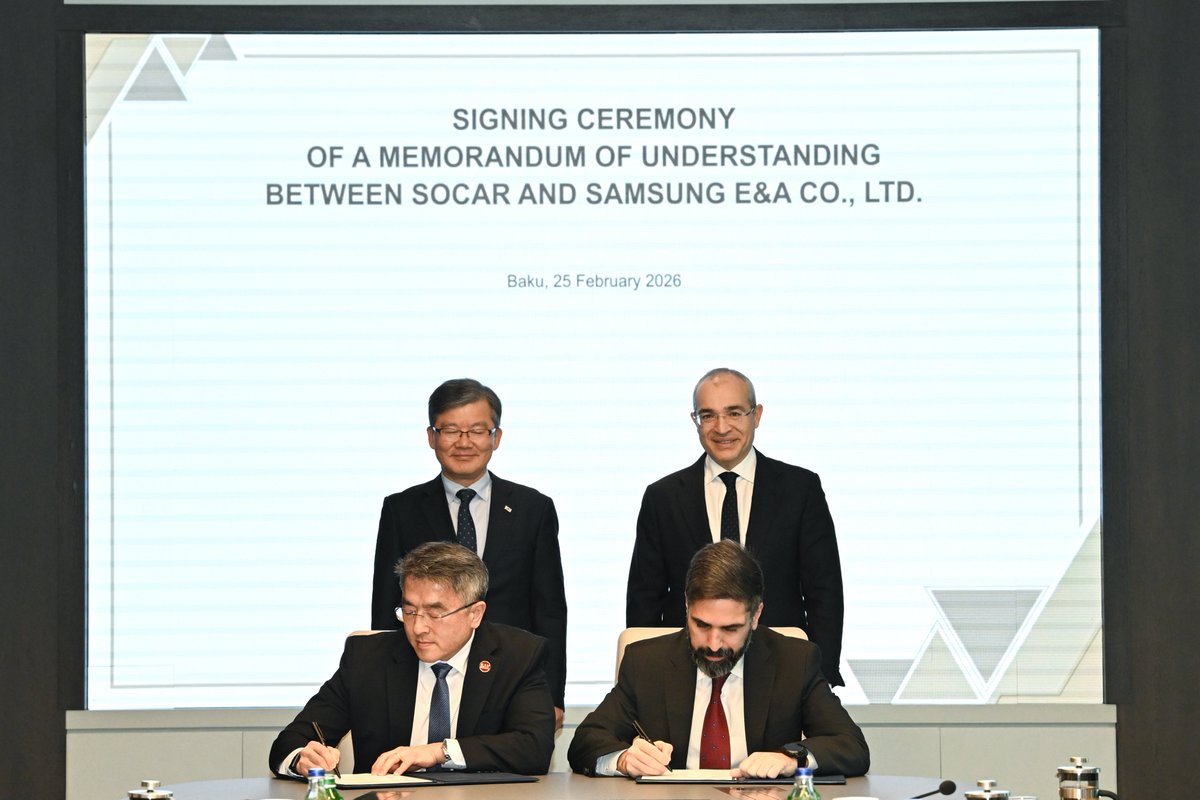 azpromoaz's tweet image. İqtisadiyyat naziri Mikayıl Cabbarov (@MikayilCabbarov) “Samsung E&amp;amp;A Co., Ltd.” şirkətinin prezidenti və baş icraçı direktoru Honq Namkunq ilə görüşüb. 

Ətraflı - shorturl.az/btOmE

#EconomyAz