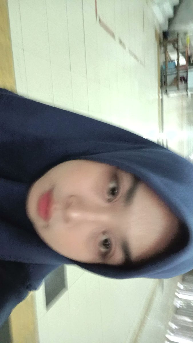 boojeonberries's tweet photo. terminal vs di mrt https://t.co/cT8xcbI9ty