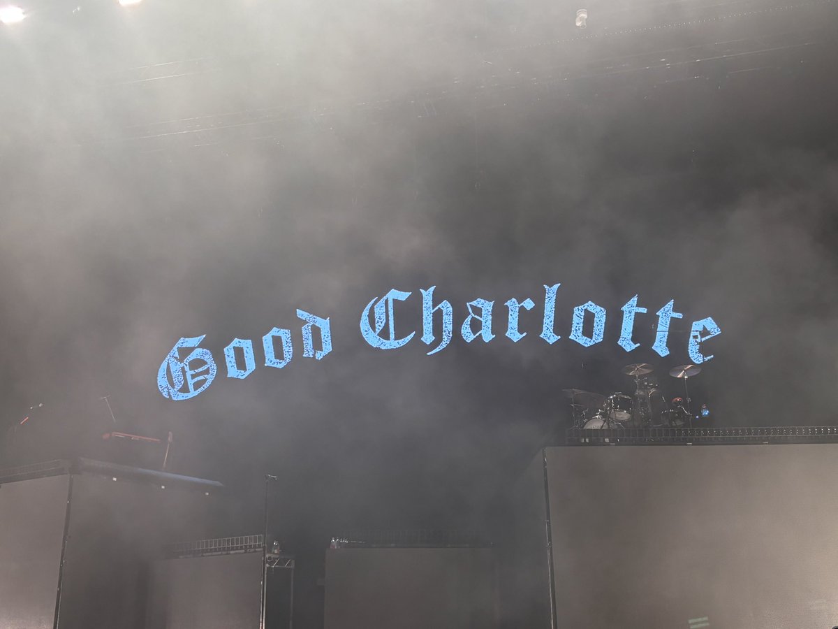 AndrewAJJones's tweet photo. @GoodCharlotte @JoelMadden thankyou for coming back to Sydney. 9th time seeing you guys and it was amazing as always. Hold on always makes me tear up! Reminds me how strong I had to be through cancer at 17. Much love guys!!! https://t.co/a7qTtSceos