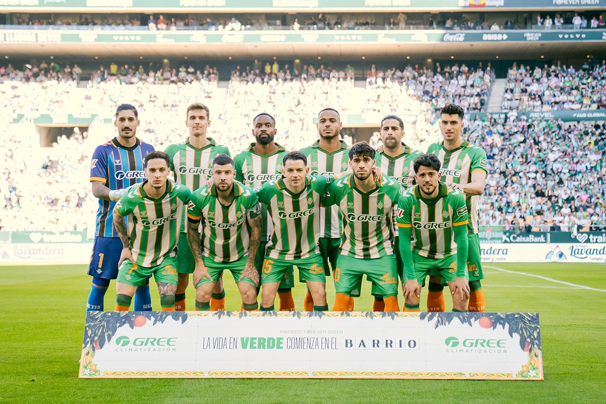 StepByWater's tweet photo. ⚽ ¡Un partido por la sostenibilidad!

La Cartuja celebró una nueva edición del Partido Forever Green, que enfrentó al @RealBetis, miembro de StepbyWater a través de Forever Green, y al @RayoVallecano 🌍 https://t.co/64AGLmOyQV