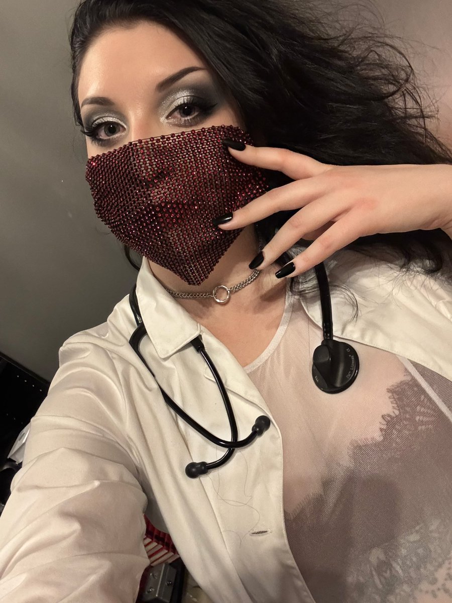 LadyOpheliaX's tweet photo. bts-selfie from yesterday’s shooting 📸
#Domina #Dominatrix #BehindTheScenes #fotoshooting #DominaWien #Goddess #GoddessEnergy #medicalkink #roleplay #blueeyes #goth #gothic_girl #makeuponpoint #Femdom https://t.co/Zd0m70qDag