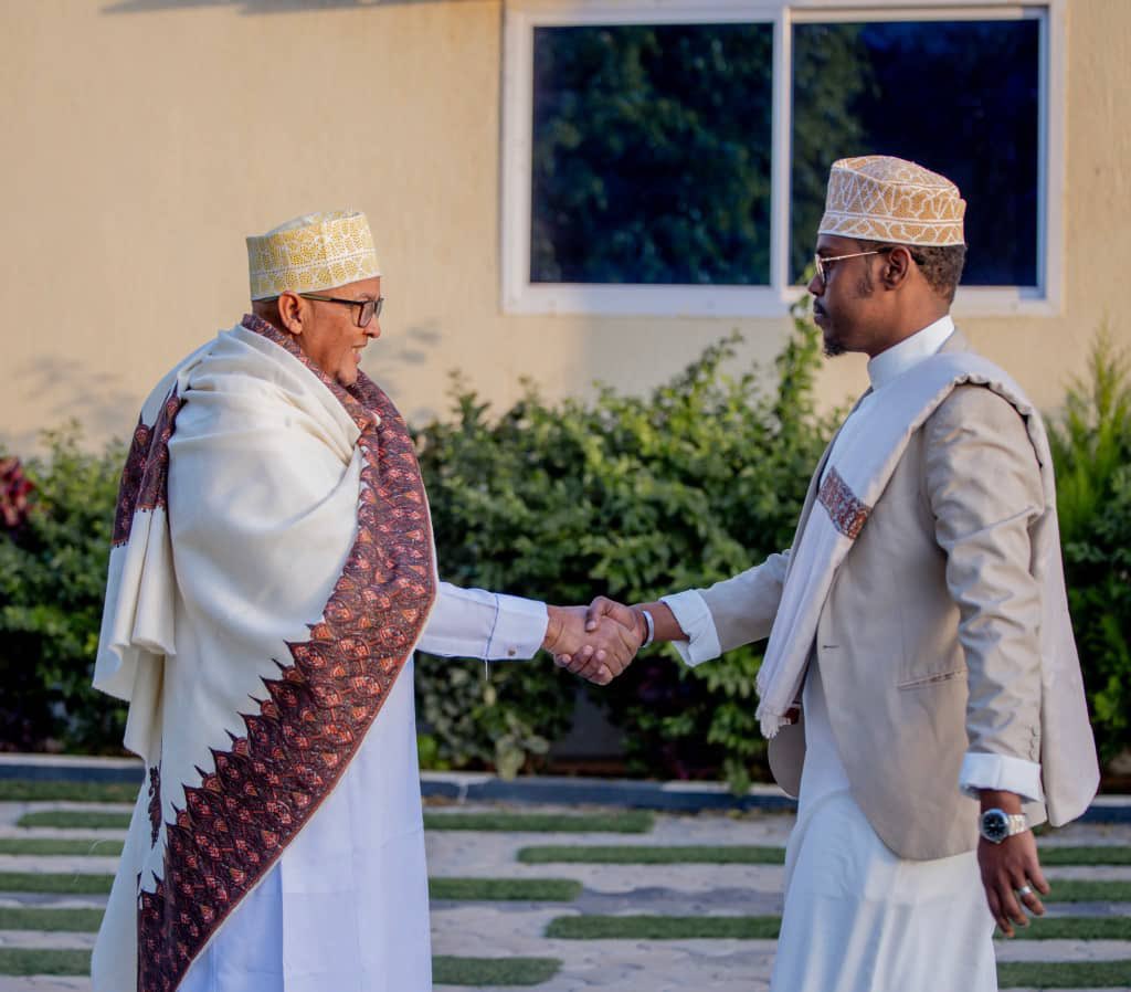 Dhambaalka's tweet photo. Of all the leaders of #Awdal president Cabdiraxman Cirro of #Somaliland invited for an af-fur, Suldan Maxamamad Suldan Salebaan and Suldan Samatar Suldan Ibrahim are the real stewards of the land of #Awdal and #Gabiley. They are young, educated and brilliant. They are the future https://t.co/em8ahQbCLJ