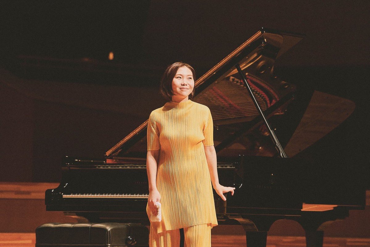 talkshows0710's tweet photo. RT @aimi_piano: 昨年12月に始まったリサイタルツアーに
足を運んでくださった皆さま、本当にありがとうございました💛
最後の夜は、サントリーホールでした。

Photo by Taichi Nishimaki https://t.co/xiaktbS2Cw