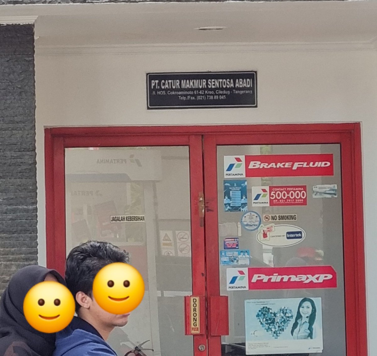 jefxander19's tweet photo. SPBU ini lokasinya di Ciledug (perbatasan Tangerang-Jakarta)

Karyawannya seperti tak teredukasi soal program-program @pertamina135 alias tdk paham ada program potongan harga di hari Rabu utk pembelian Pertamax Green

Pengawasnya pun tak bisa dihubungi!
Kecewa dgn pelayanannya https://t.co/6dXar9PcmO