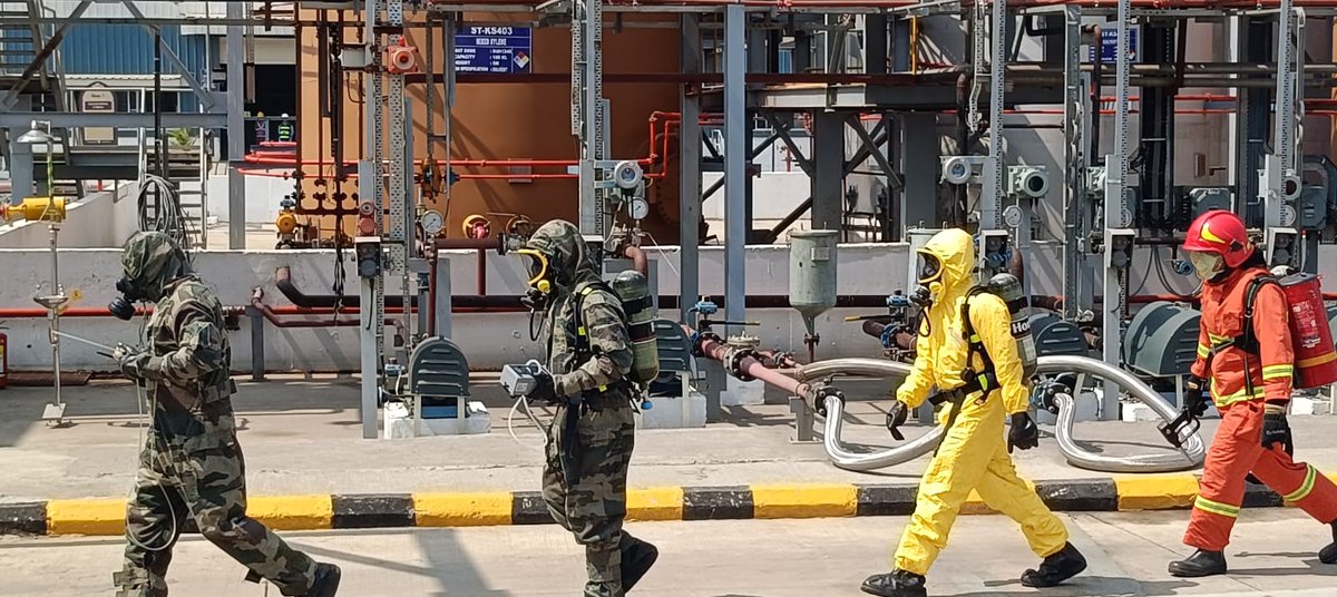 02ndrf's tweet photo. District-Level Chemical Emergency #Mock_Exercise was conducted by 2 BN NDRF at Grasim Industries Ltd, Kharagpur, to enhance preparedness and coordination for industrial chemical incidents. #NDRF swiftly assessed the hazard and executed specialised #CBRN operations.

#BePrepared https://t.co/vUaashlKzL
