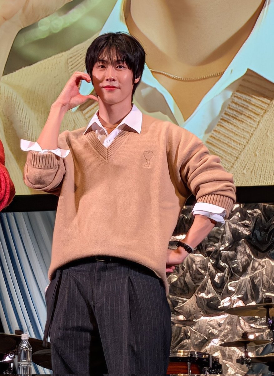 nf228ykr629's tweet photo. フォトタイムもあったし帰りのお見送りでもまたハイタ出来たし🥹❤
2時間ずっとすんちゃんを目の前で見れて幸せでした💓
ハパユも可愛かったしユジュンお顔ちーーーっさいし、ドラマのお話も沢山聞けて、古家さんのMCも最高でした😆
明日参加される方、テレビで視聴する方、楽しんでください♪ https://t.co/Ajvpcd5jlu