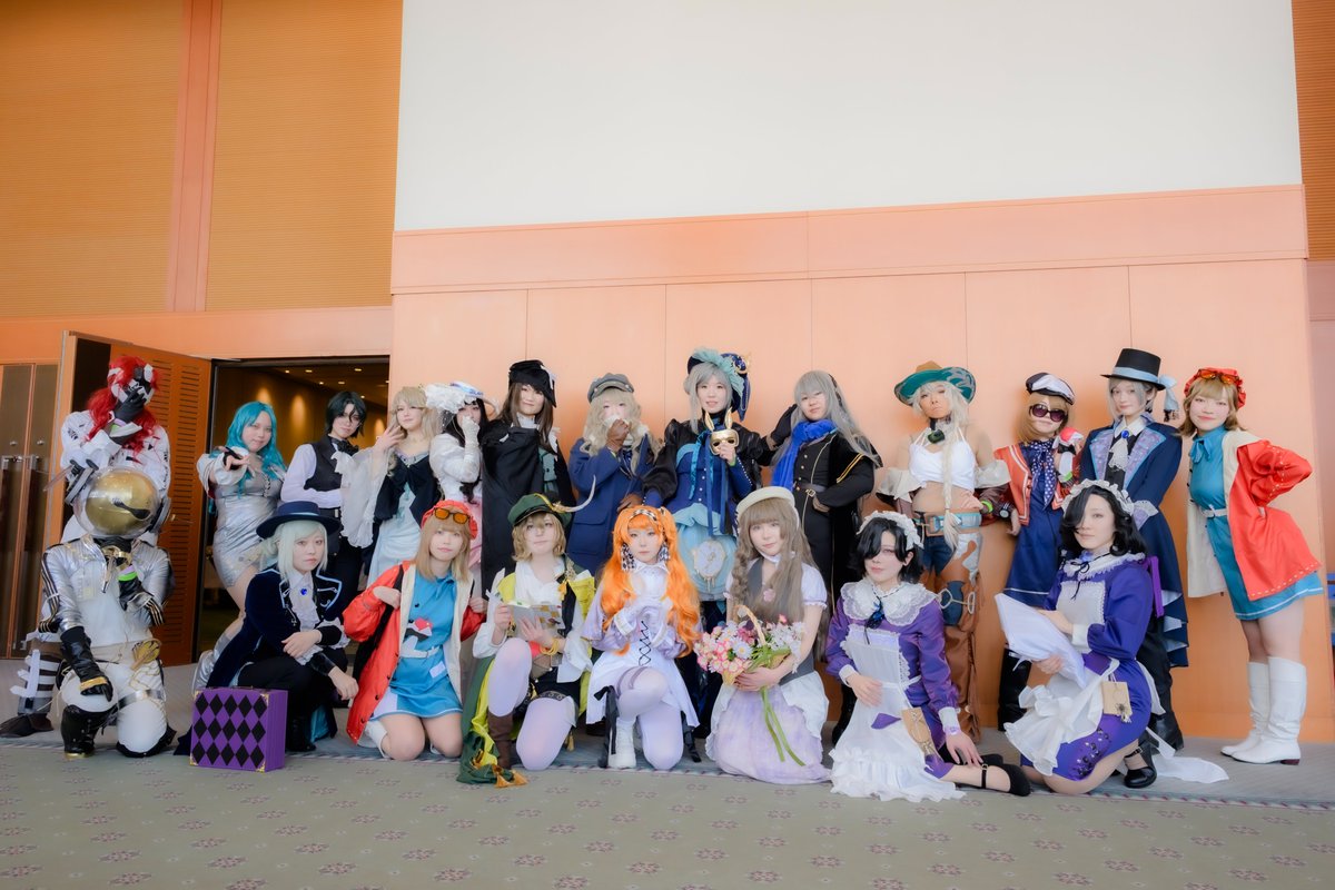当日コスプレでご参加いただいた皆様の集合写真です。会場がスーツケースの中のようでとても素敵でした。ありがとうございました。

#スツうさ2