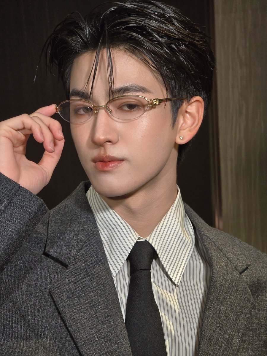 พูดไม่ออก บอกไม่ถูก

#JINWOOKkim 
#ThailandSocialAwards 
#TSA14
#TSA14xBUS
#mewdoesmakeup