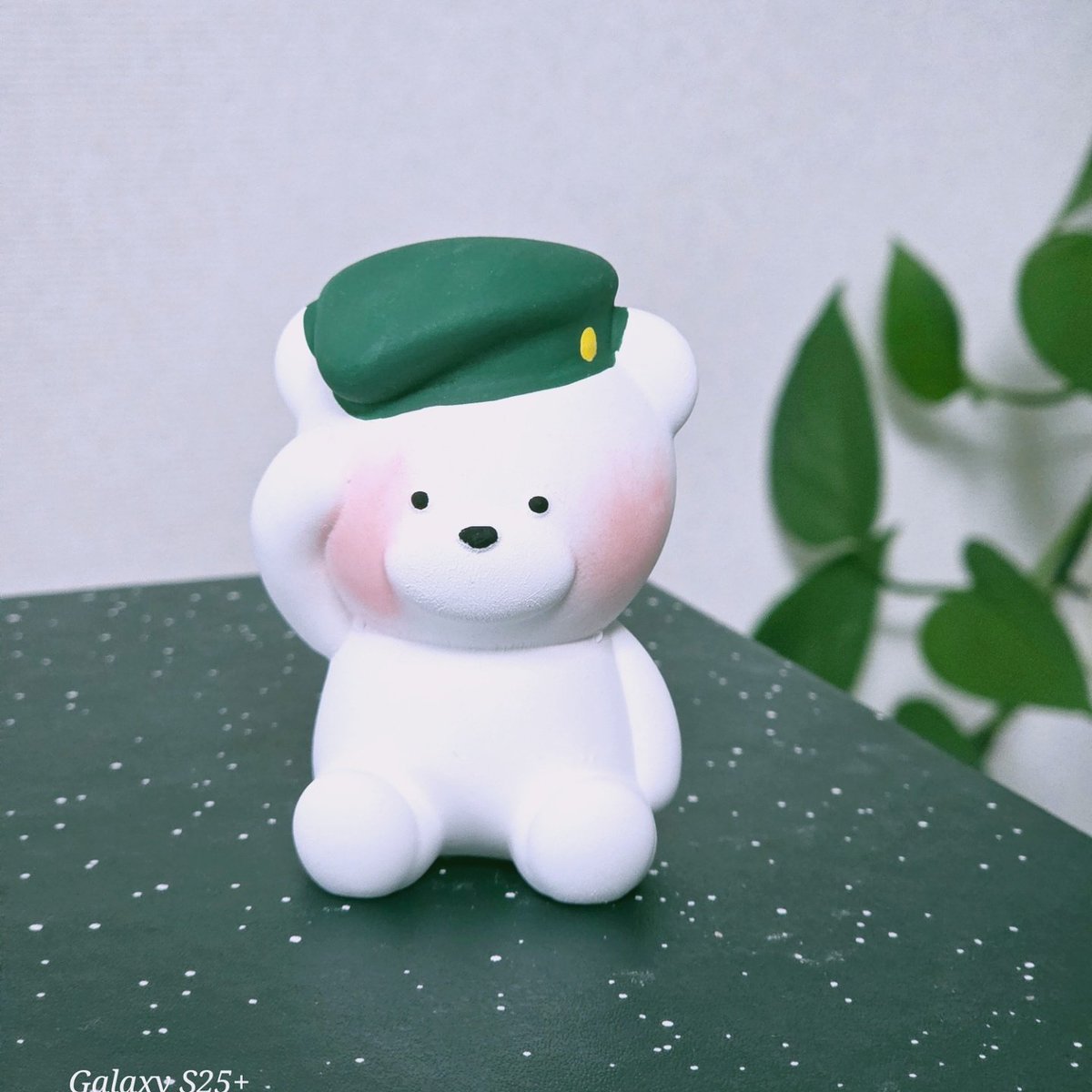 kangjuliana4's tweet photo. 🫡
#강다니엘 #곰신 #사랑 #FLOWD #플로디 #Dreaming #stay #일상 #기다림 #유학 
🪽기다림의 속에는 기대와 행복들이 저장된다. 기다림의 끝에는 언제나 나의 행복이 있기에 기다림은 나에게 쉴 틈을 만들어준다. 시간의 촉감을 어루만지며 서로를 기억할 수만 있다면 기다릴 수 있다... https://t.co/QWoscqaMyl