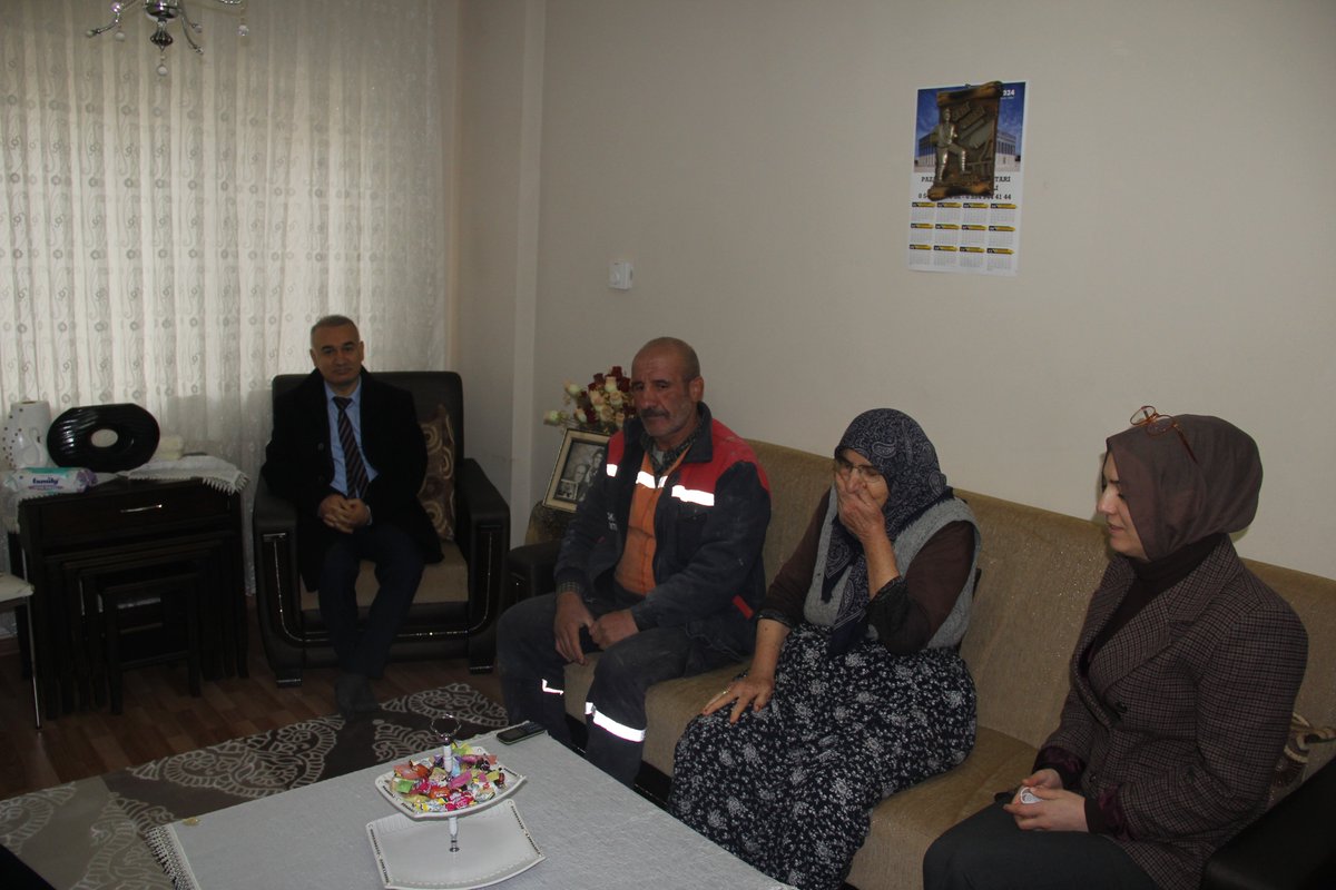 TC_Atabey's tweet photo. Kaymakam Selami IŞIK hane ziyaretleri kapsamında ilçemiz Sökmen Mahallesi ve Pazar Mahallesinde ziyaretlerde bulundu. https://t.co/WP7WliTAHZ