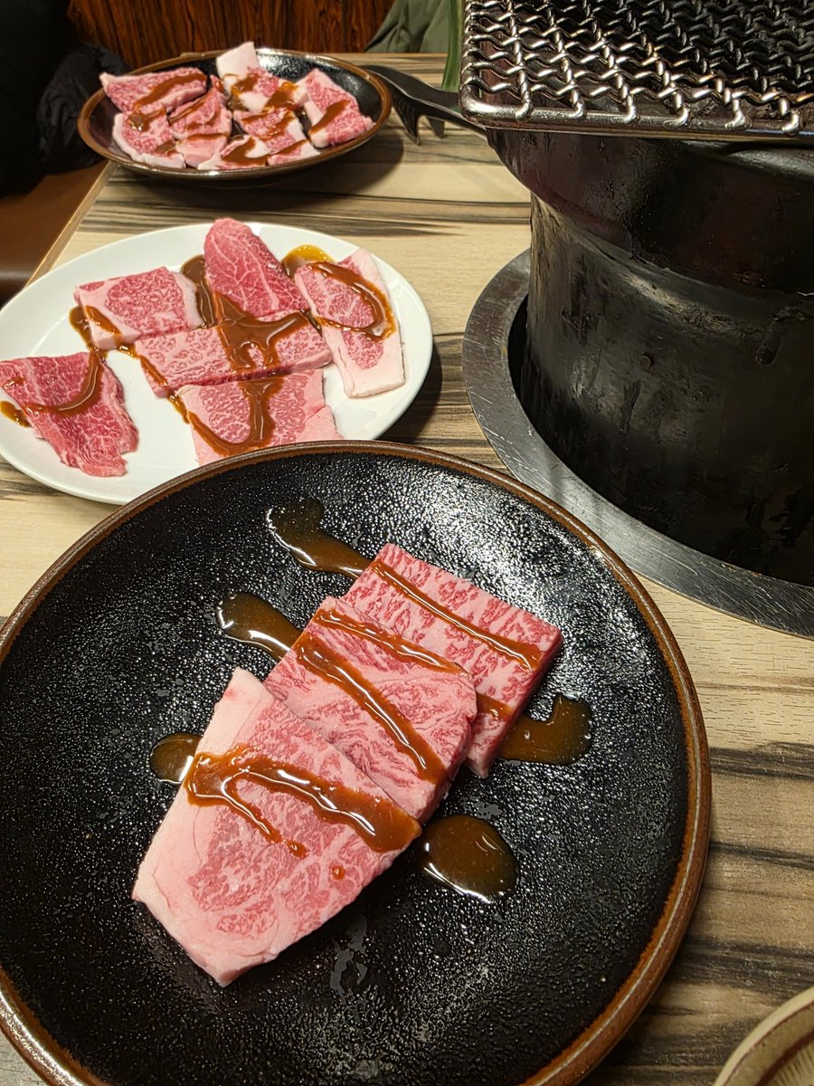 m_Reve_m's tweet photo. 紀伊半島を海沿いにぐるっと一周ドライブ🚗💨
​昼：和歌山・串本「SABAKI DINING」で新鮮すぎる海鮮丼🐟（マグロの分厚さが限界突破）
夜：三重・松阪「一升びん本店」で本場の松阪牛焼肉🥩
​最高の休日で完全優勝しました🏆✨
​#和歌山グルメ #SABAKIDINING #松阪牛 #一升びん #飯テロ #休日 https://t.co/DtHz47JGNK
