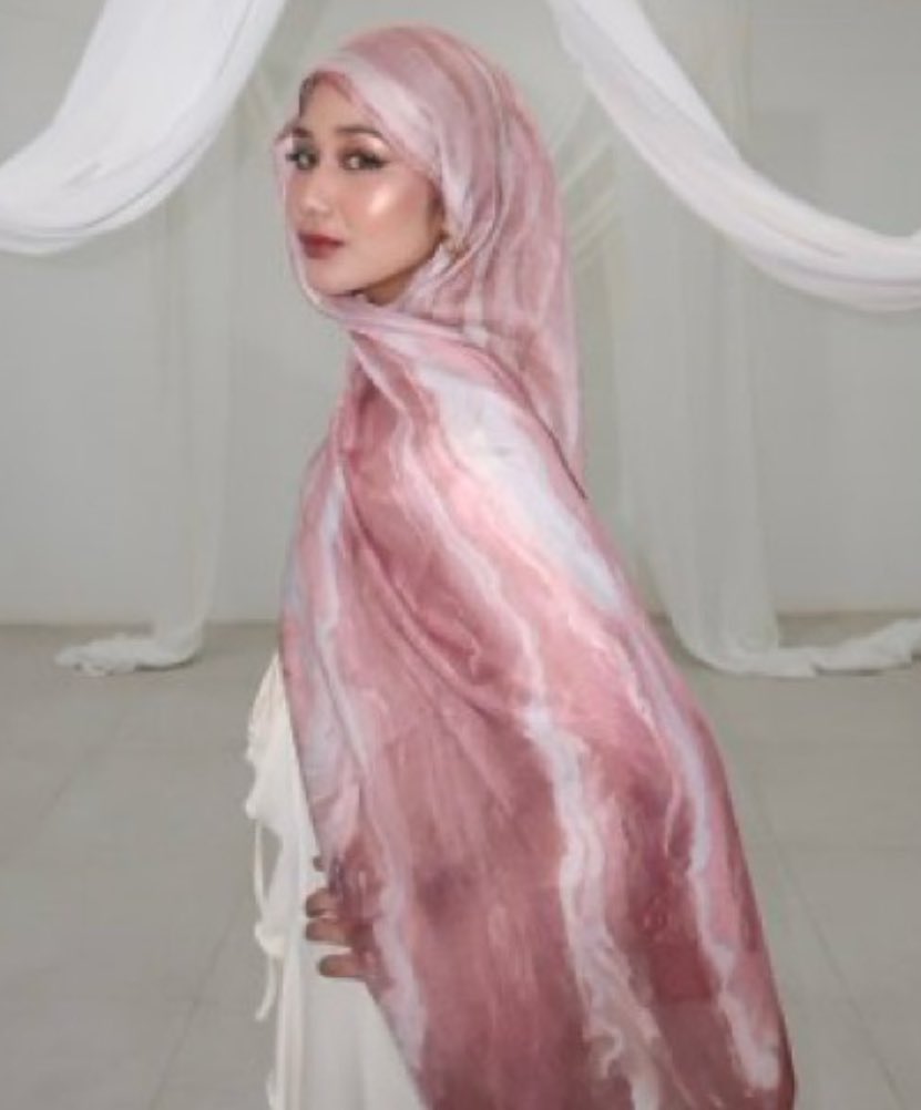 Milawiyyah's tweet photo. Printed pashmina for raya✨
Hijabi girls pasti suka banget sama kerudung jahat ini😚cakep bisa buat lebaran kondangan 

A Thread https://t.co/NYyZINlC6x