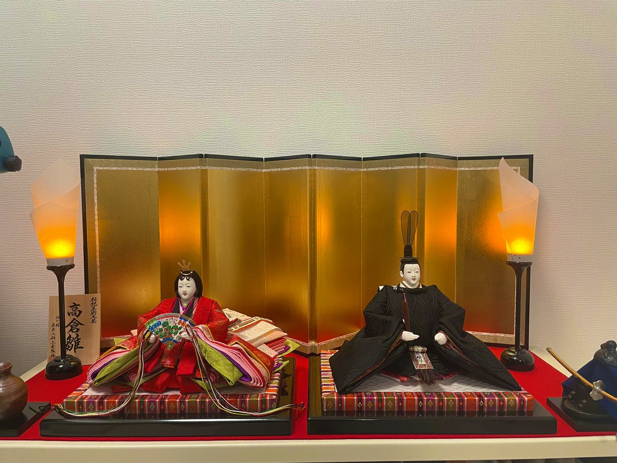 先日お義母さんに買っていただいた雛人形が届いたので早速飾った🎎
