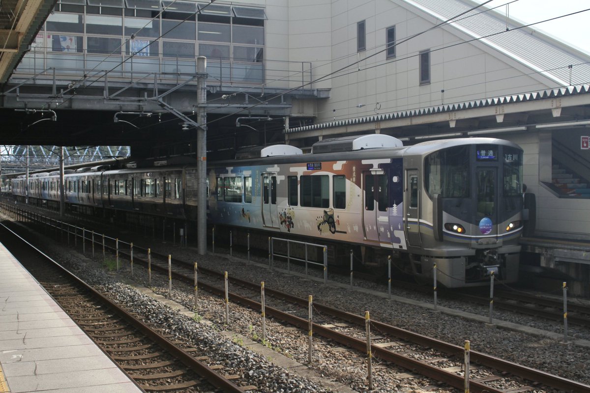 ts77730's tweet photo. #225系の日
プラレールを持ってた身からするの、0番台の顔が225系！って感じがする https://t.co/hzv0p5y1kc