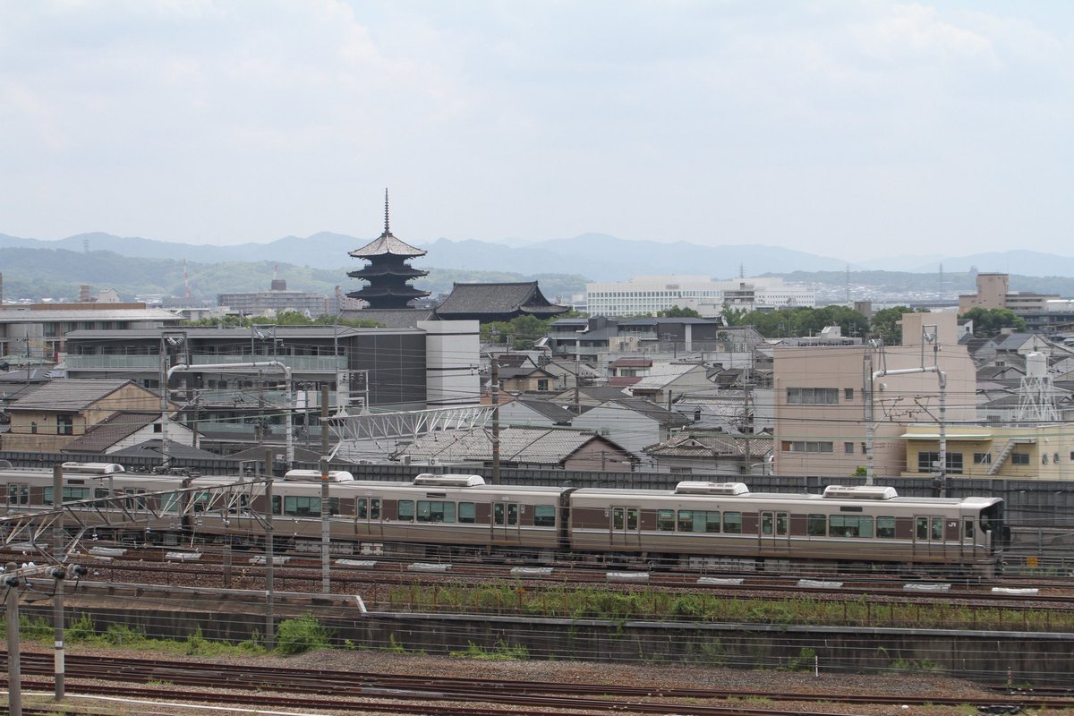 ts77730's tweet photo. #225系の日
プラレールを持ってた身からするの、0番台の顔が225系！って感じがする https://t.co/hzv0p5y1kc