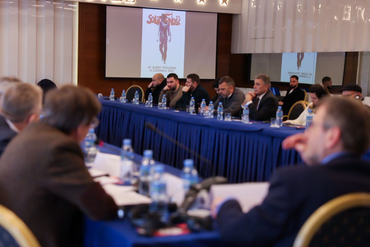 PLinAlbania's tweet image. 🇵🇱Prof. Jan Skórzyński gjatë edicionit të 11-të të #MemoryDays.Në panelin "Rënia e simboleve – përvojat të  transformimit" prezantoi përvojat e Polonisë me ndryshimet pas vitit 1989 dhe reflektoi mbi rolin e simboleve në procesin e transformimit demokratik.
#IDMC #Poloni #Histori