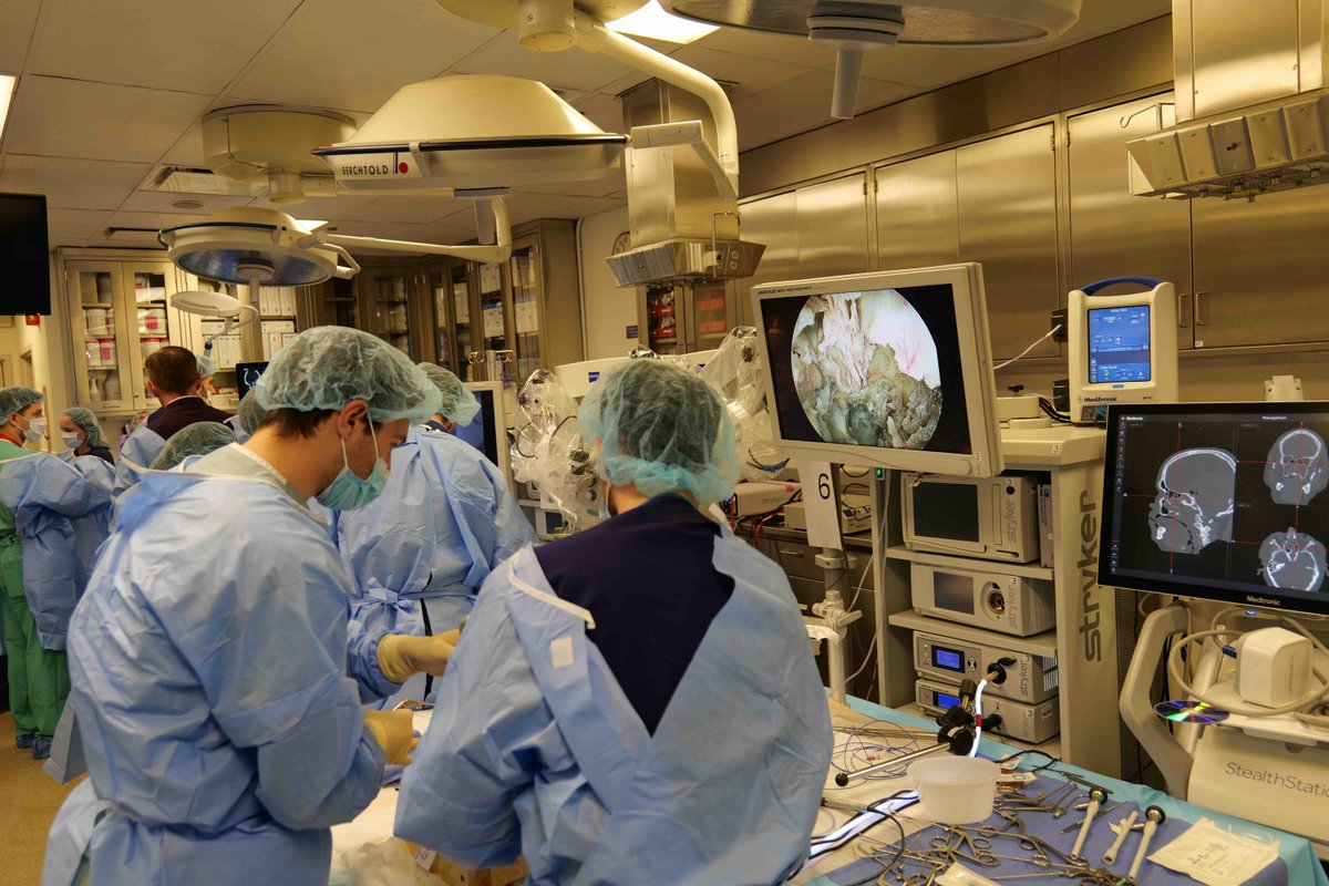 Neurosurgery at NM tweet media