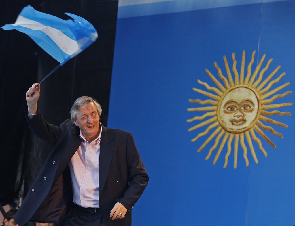"Hay que dar vuelta la historia y hay que poner a la Argentina de pie."

Néstor Kirchner, a 76 años de su nacimiento ❤️✌️