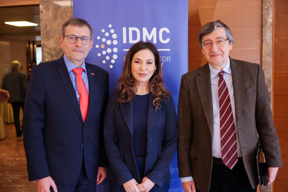 PLinAlbania's tweet image. 🇵🇱Prof. Jan Skórzyński gjatë edicionit të 11-të të #MemoryDays.Në panelin "Rënia e simboleve – përvojat të  transformimit" prezantoi përvojat e Polonisë me ndryshimet pas vitit 1989 dhe reflektoi mbi rolin e simboleve në procesin e transformimit demokratik.
#IDMC #Poloni #Histori