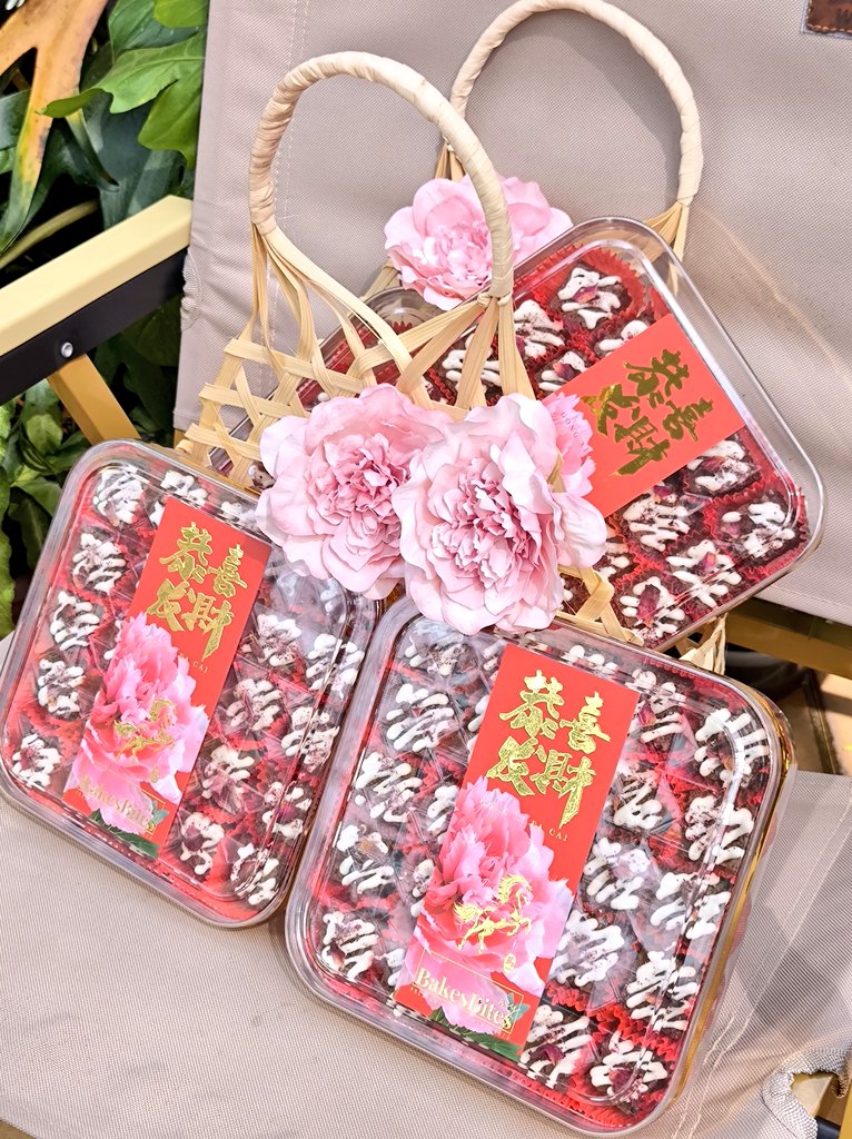 bakesbitesMY's tweet photo. All your team &amp; corporate needs are being well taken care of. 🎁 🧧

Usher the Prosperity and Abundance Year of the Fire Horse 🐴🎠 🧨

*Some samples of products we offer shown below. 
*WhatsApp contact 24/7 in bio. https://t.co/jLRf6equx9