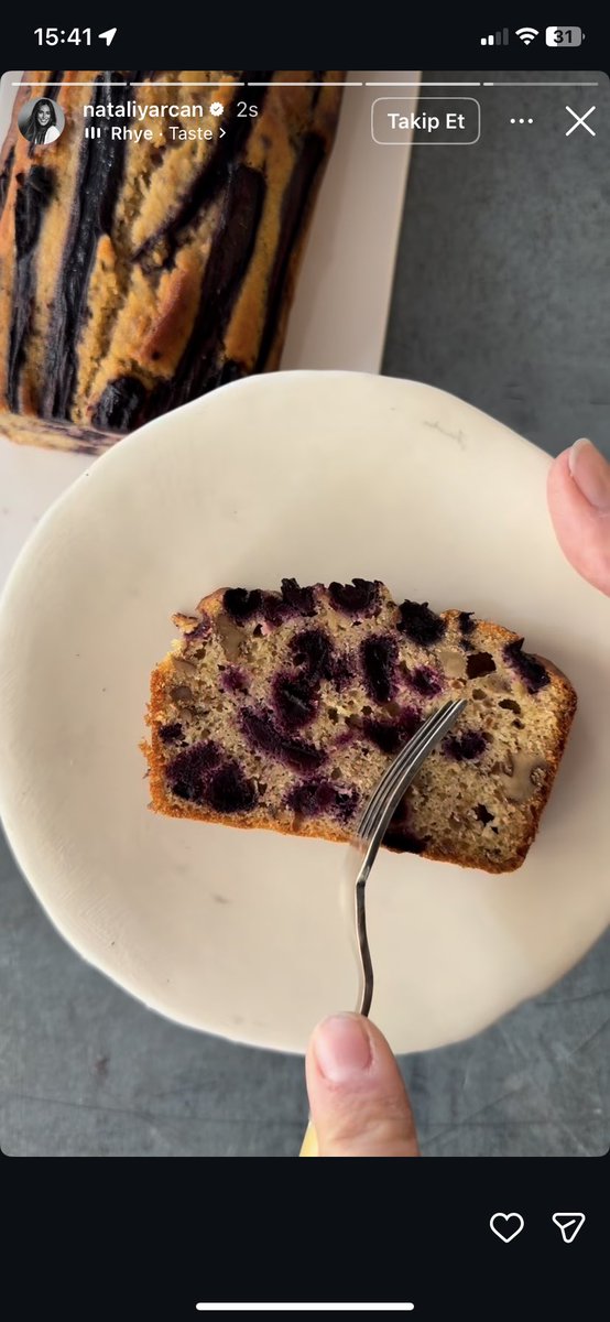 İbrahim sinirli sinirli nişantaşında geziyor Bu da taş gibi keki kesmekle uğraşıyor