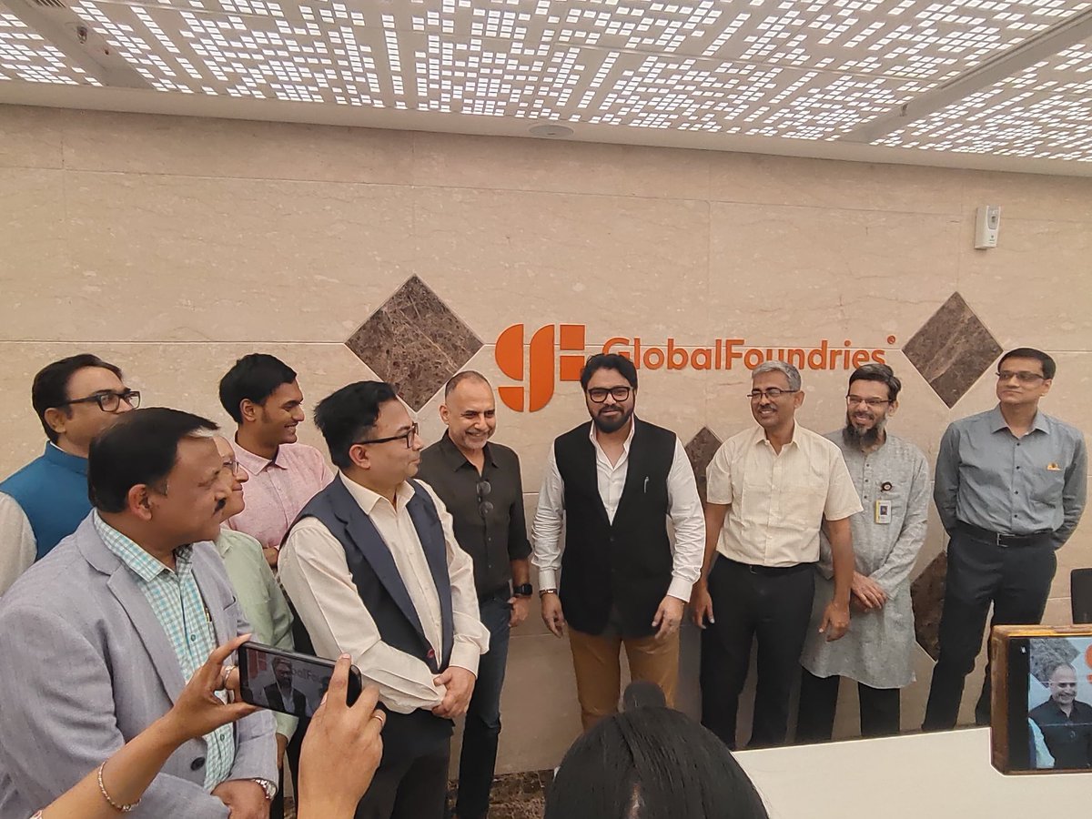 stpi_kolkata's tweet photo. #STPIKolkata welcomes Shri Babul Supriyo, Hon’ble Minister-in-Charge, Information Technology &amp; Electronics and Public Enterprises &amp; Industrial Reconstruction, Govt of West Bengal, along with Secretary IT&amp;E, to witness the Startup Hub and GlobalFoundries #Semiconductor innovation. https://t.co/zVqs7Vk41s