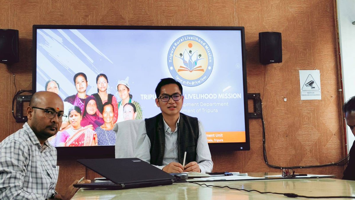 TripuraSRLM's tweet image. TRLM has signed an MOU with IIM Kolkata to set up Enterprises in the state. A meeting took place today between #TRLM and IIM Kolkata regarding the inception report, setting up of  Incubation centers in the Districts and the manpower placement. Discussions also took place on