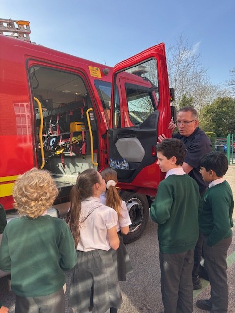 Crowthorne C of E tweet media