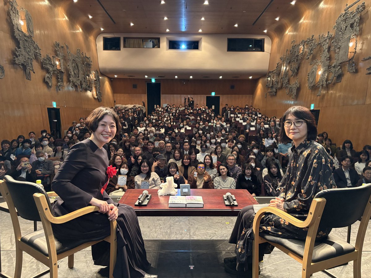 sayakamurata's tweet photo. 昨日、紀伊國屋書店 4賞合同贈賞式でお会いできたみなさま、改めて本当にありがとうございました！書店員さん、受賞者の方々のスピーチやお話がとても素敵で、その場にいられてよかったなぁと思う夜でした。

https://t.co/GKKQuShEoj https://t.co/hW7KhEFXvO