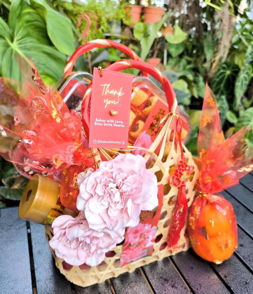 bakesbitesMY's tweet photo. All your team &amp; corporate needs are being well taken care of. 🎁 🧧

Usher the Prosperity and Abundance Year of the Fire Horse 🐴🎠 🧨

*Some samples of products we offer shown below. 
*WhatsApp contact 24/7 in bio. https://t.co/jLRf6equx9