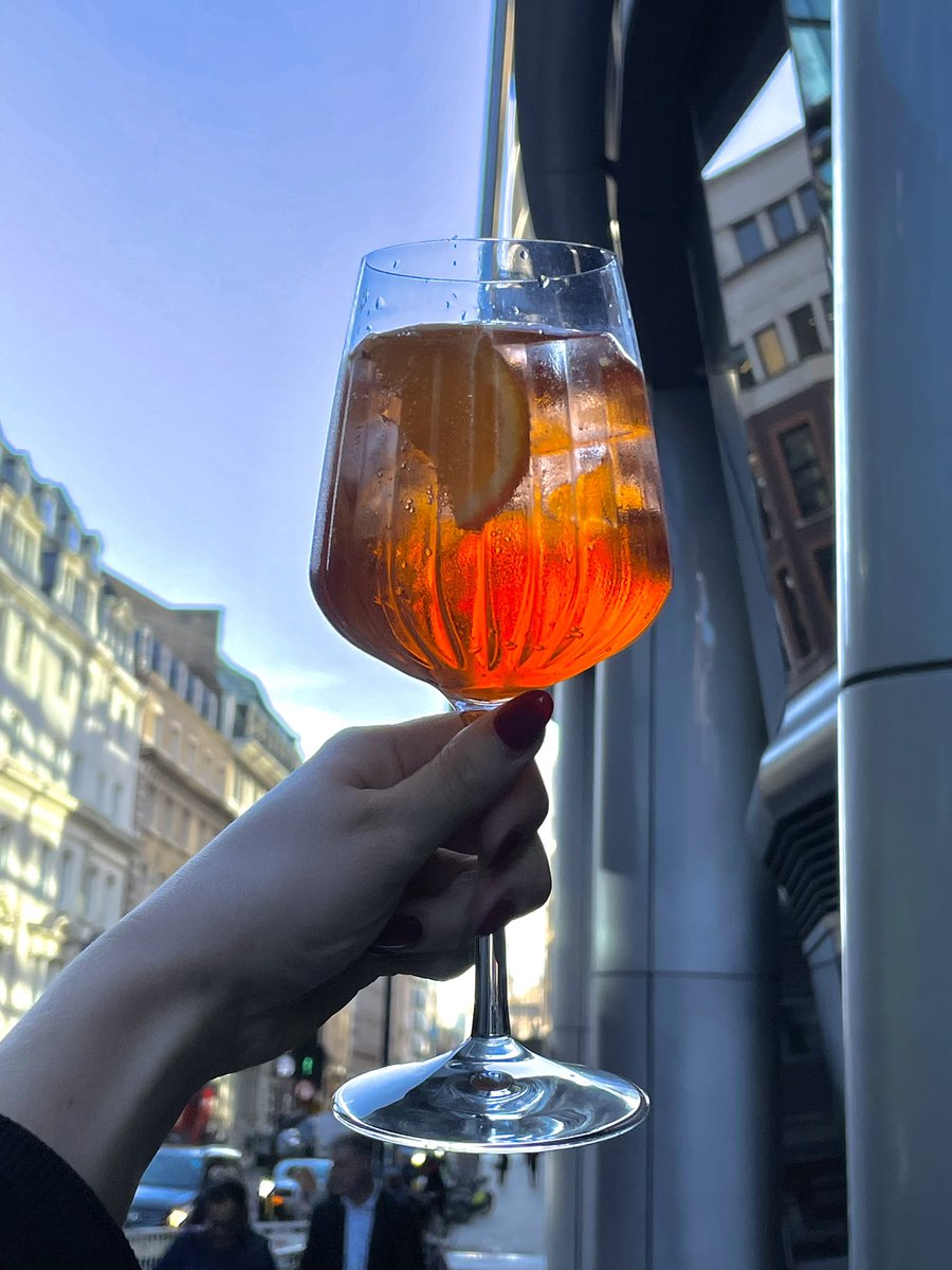 candlemakerCS's tweet photo. Blue skies mean one thing only…🍊🍸

Join us for a taste of Spring as the sun begins to show, think zesty goodness and refreshingly cold pints in our terrace🍻

After work drinks never looked better✨

#afterworkdrinks #aperolspritztime #springhassprung https://t.co/CCKJh2Zjam