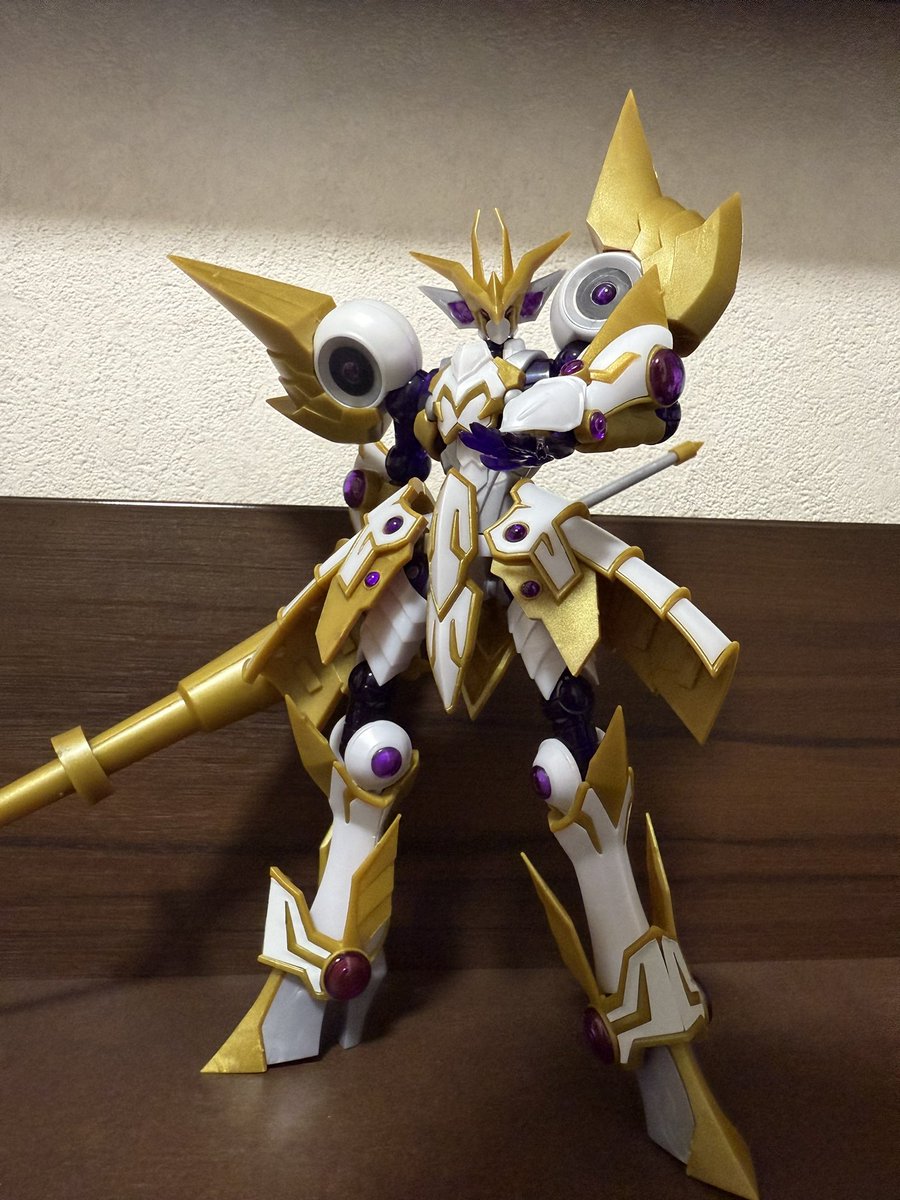 Mystletain's tweet photo. 出張のお供にはプラモだよな https://t.co/NocLLuzLbN