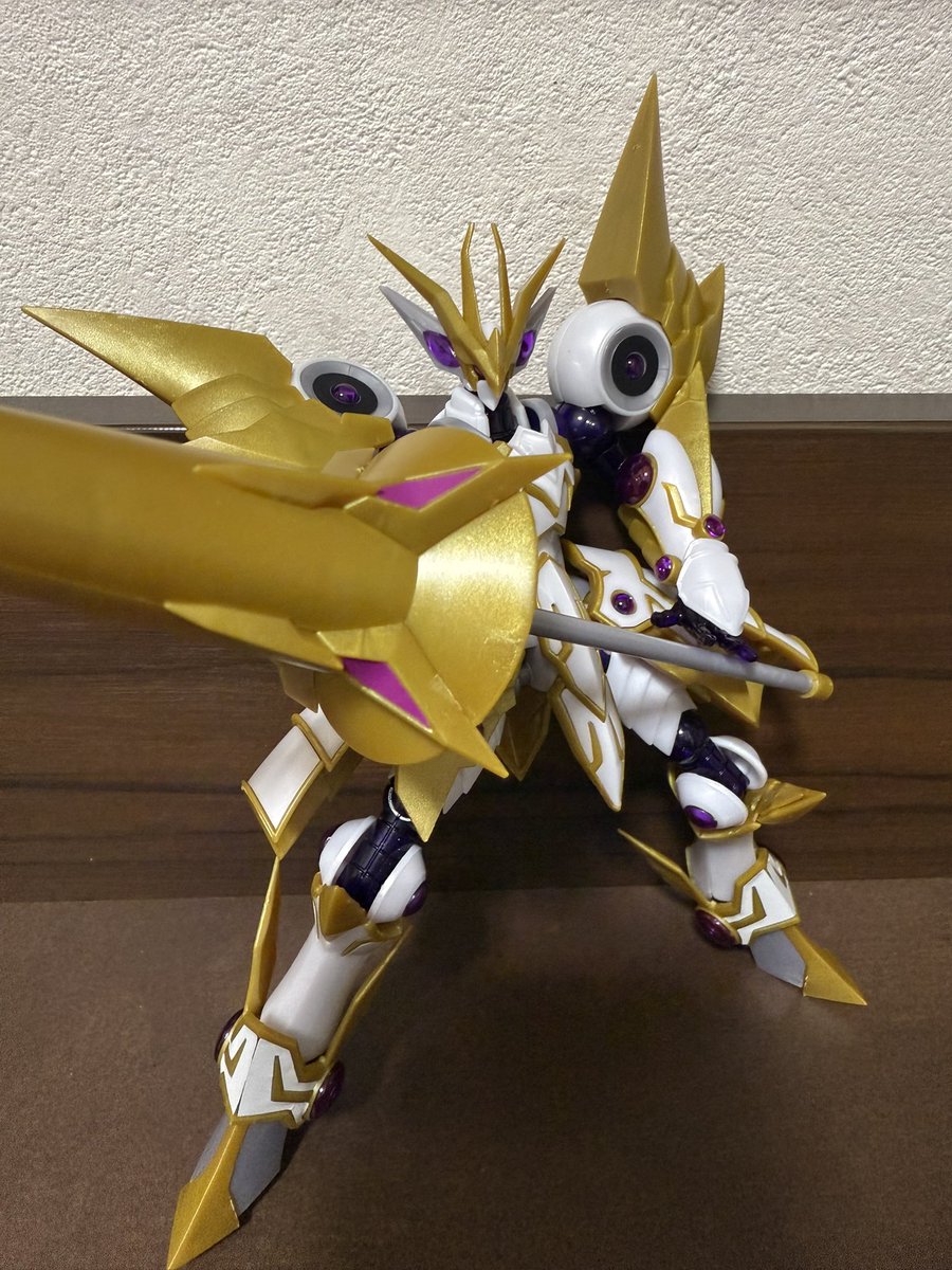 Mystletain's tweet photo. 出張のお供にはプラモだよな https://t.co/NocLLuzLbN