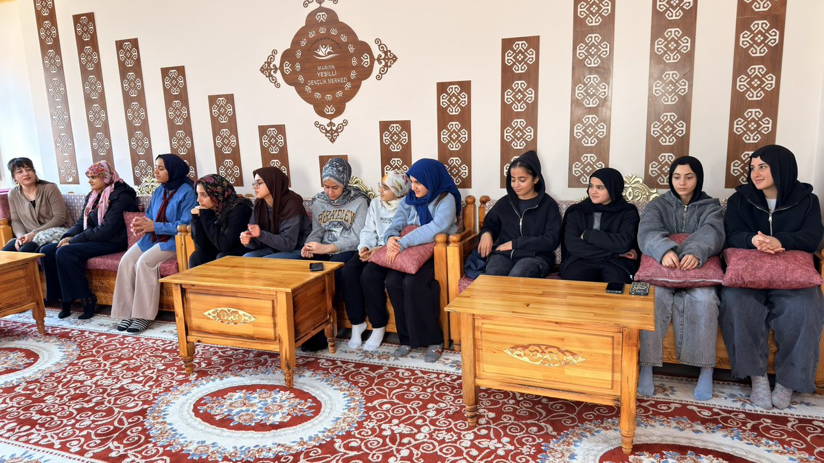 MtalYesilli's tweet photo. -Maarifin Kalbinde Ramazan-
“Ramazanı gösterince takvim
onun maneviyatıyla doluyor her an”

Kızlarımıza mukabele ve dini sohbet deneyimi yaşatmak adına ilçemizin gençlik merkezine konuk olduk
Hoş bulduk,hoş ayrıldık.
@gsb_yesilligm
#cumhuriyetteramazan
@Yesillimem1
@MstfaKAHRAMAN https://t.co/lsVoq0YfaU