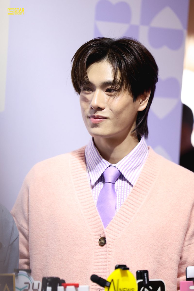 STARSOCIETY_TH's tweet image. “ภูวินทร์” ในงาน ‘mami GRAND OPENING—the feel-good moment’ 

PHUWIN WITH MAMI GOP
#MamixPhuwin #phuwintang  
#MamiBrand #MamiCosmetics 
#MamiFeelGoodMoment