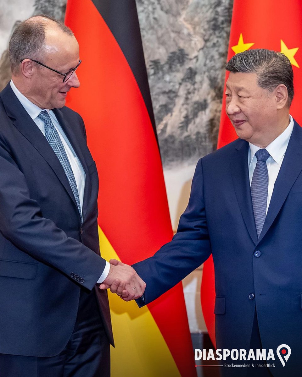 Bundeskanzler Friedrich Merz ist in Peking angekommen, um die einseitig belasteten Wirtschaftsbeziehungen zu China auszugleichen. Vor dem Hintergrund eines Rekorddefizits von rund 90 Milliarden Euro im Jahr 2025 – bei Importen von 170,6 Milliarden gegenüber sinkenden Exporten von