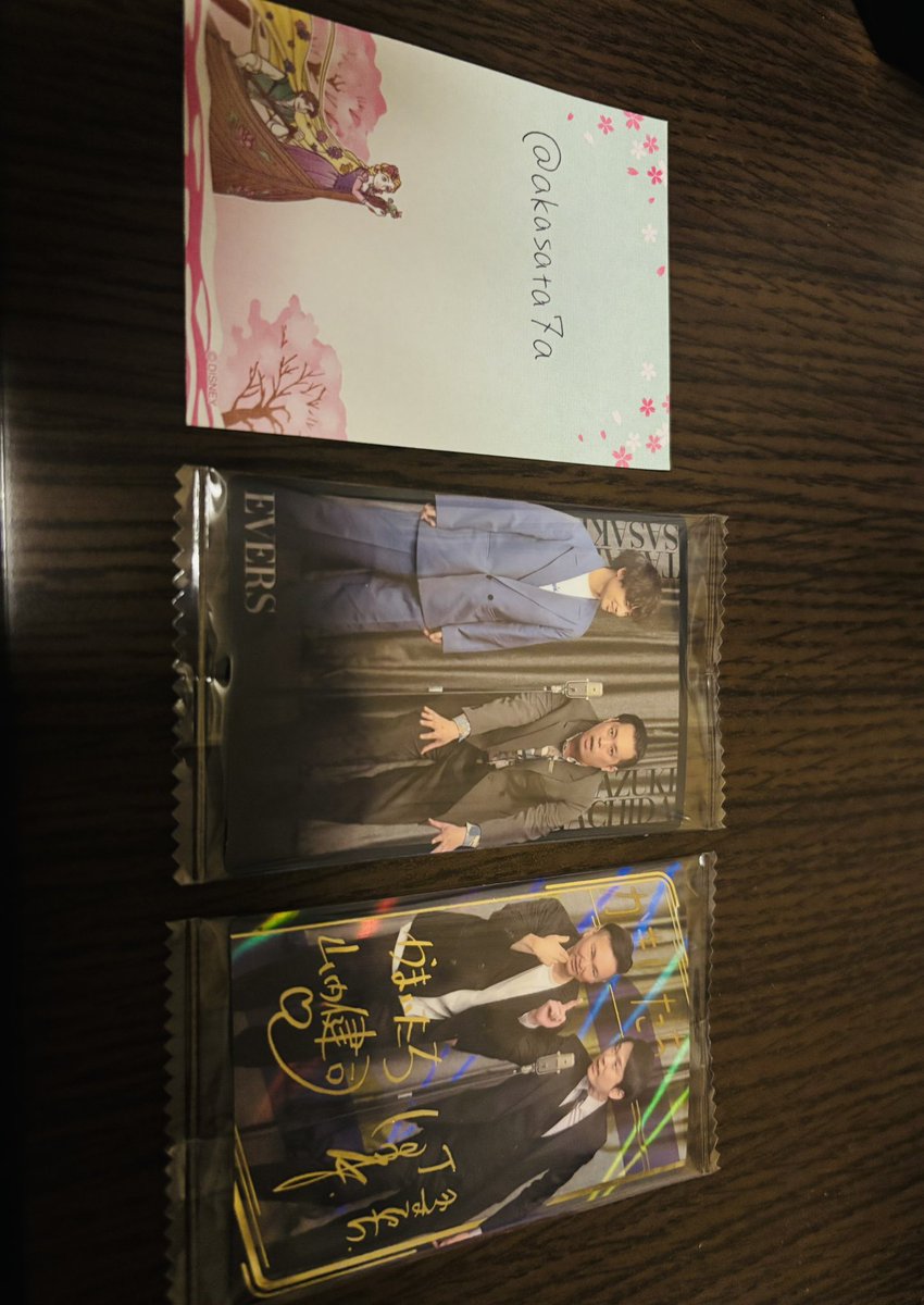 akasata7a's tweet photo. よしもと漫才コレクション　ツインウエハース　交換

【譲】
かまいたち　SR
エバース　　N

【求】
マユリカ　ロングコートダディ

SR↔︎Rでの交換をしていただけると嬉しいです🙇‍♀️

郵送のみでお願いします📮 https://t.co/ZesWmq53bf