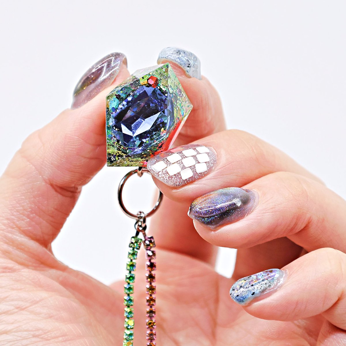 【新作紹介】
カレイド・バイピラミッドシングルイヤリング(ハイパーラッキーパウダー)
この作品を着けたら、超絶幸運が舞い込んできそうな予感！(占い口調)
jp.pinkoi.com/product/nMGFEh…
#pinkoi