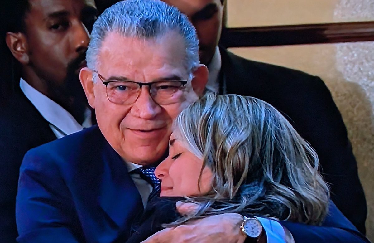 Los países no se reconstruyen cuando un grupo derrota a otro,
se reconstruyen cuando la gente vuelve a confiar, el país que soñamos no será perfecto, pero sí puede ser estable y la estabilidad es el primer paso del progreso, felicitaciones a Enrrique Márquez 🙏🙏