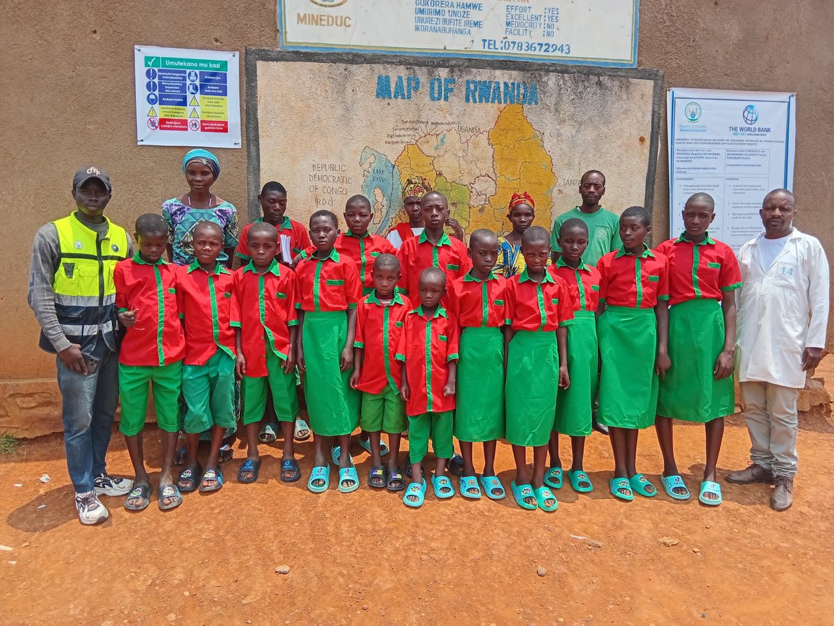 Urubyiruko rw'abakorerabushake ba <a href="/NgororeroDistr/">Ngororero District</a> bakomeje igikorwacyo kugarura abana bataye ishuri k' ubufaanye na <a href="/save_children/">Save the Children International</a> mu mushinga wa #ZeroOutofSchoolChildren ukomeje kugurira abana uniform batishoboye bari baravuye mu ishuri . <a href="/REBRwanda/">Rwanda Basic Education Board</a> <a href="/NESA_Rwanda/">NESA Rwanda</a>