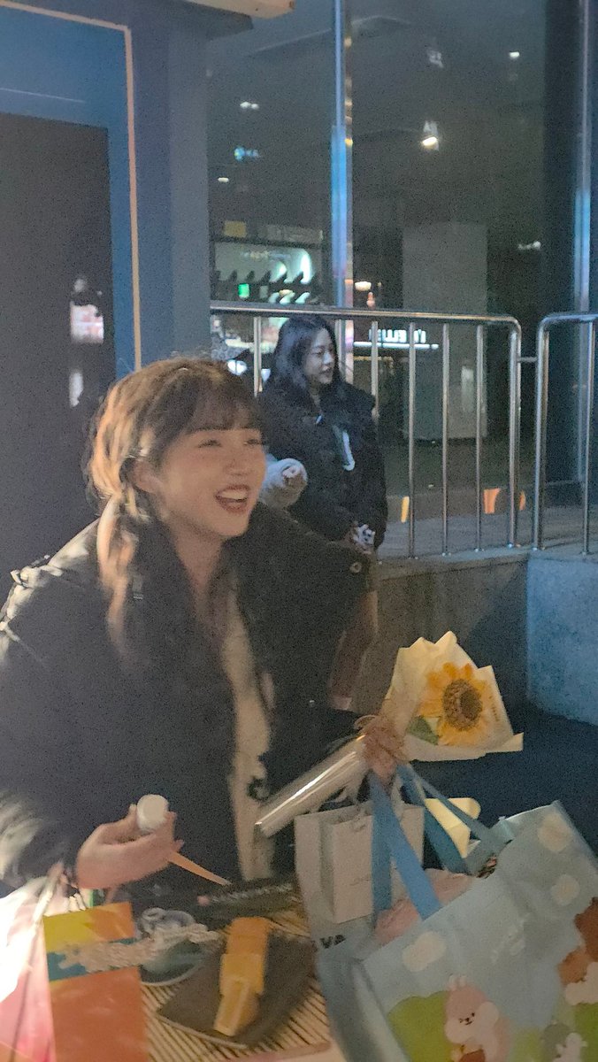 260225 벨기에물고기 첫공

연극 데뷔 너무너무 축하해! 삐유의 감정 표현이랑 대사 완급조절 너무 좋았다
금토일 공연도 기대할게 고생많았어

#강예서 #YESEO