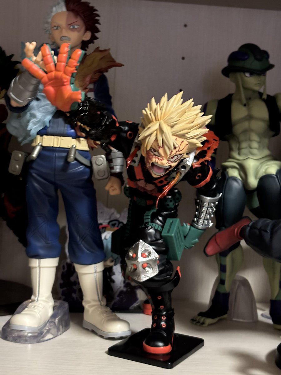 ポチったヒロアカの爆豪のフィギュア届いたー！！ クオリティ高すぎ