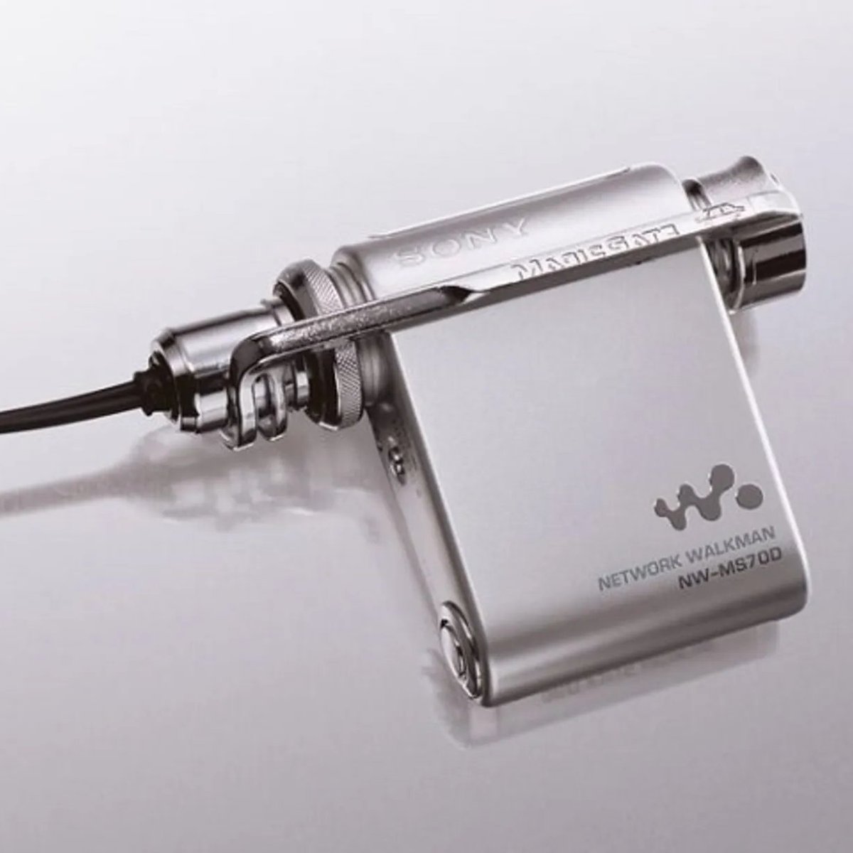 ObsoleteSony's tweet image. 2003 Sony Network Walkman NW-MS70D