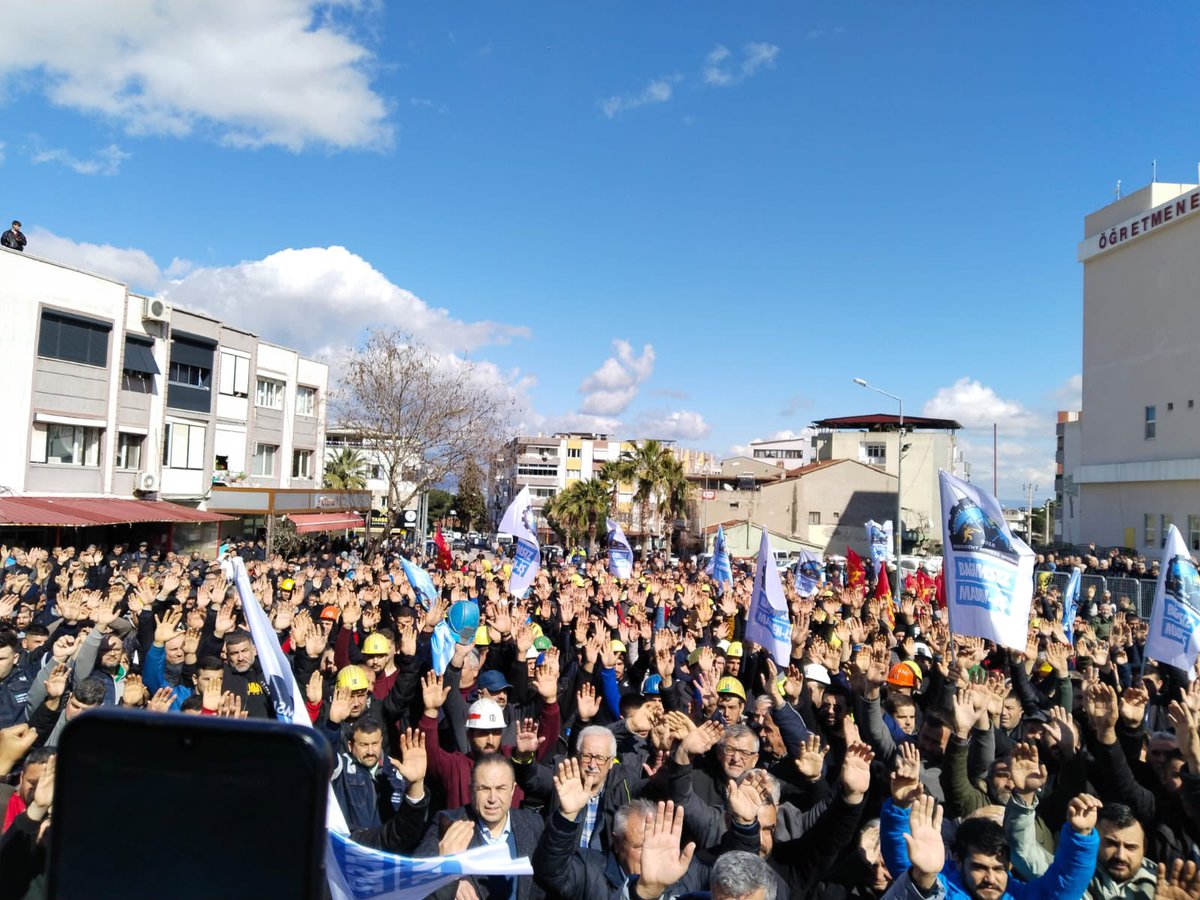 birlesik_isci's tweet photo. Polyak Madencilik işçileri, ödenmeyen maaşları ve tazminat güvencesi talebiyle, Polyak önünden Kınık Kaymakamlık Meydanı'na yürüyüş düzenledi. Burada açıklama yapıldı.
@bagimsizmadenis
#Madencilerleyim
#Polyak
#Direniş https://t.co/SAdEFLHPIX