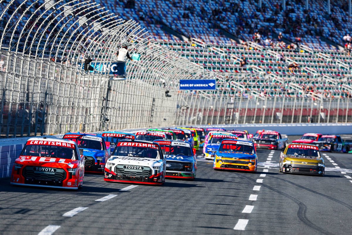 InsideAILines's tweet photo. .@NASCAR_Trucks road course avg. finish (2022-now):

1.Giovanni Ruggiero — 3.0 avg finish (3 starts)

2.Daniel Hemric — 7.33 (3)

3.Chandler Smith — 10.67 (6)

4.Tyler Ankrum — 11.11 (9)

5.Grant Enfinger — 12.11 (9)

6.Christian Eckes — 14.50 (6)

7.Ben Rhodes — 14.78 (9) https://t.co/SSbAqJe6jq