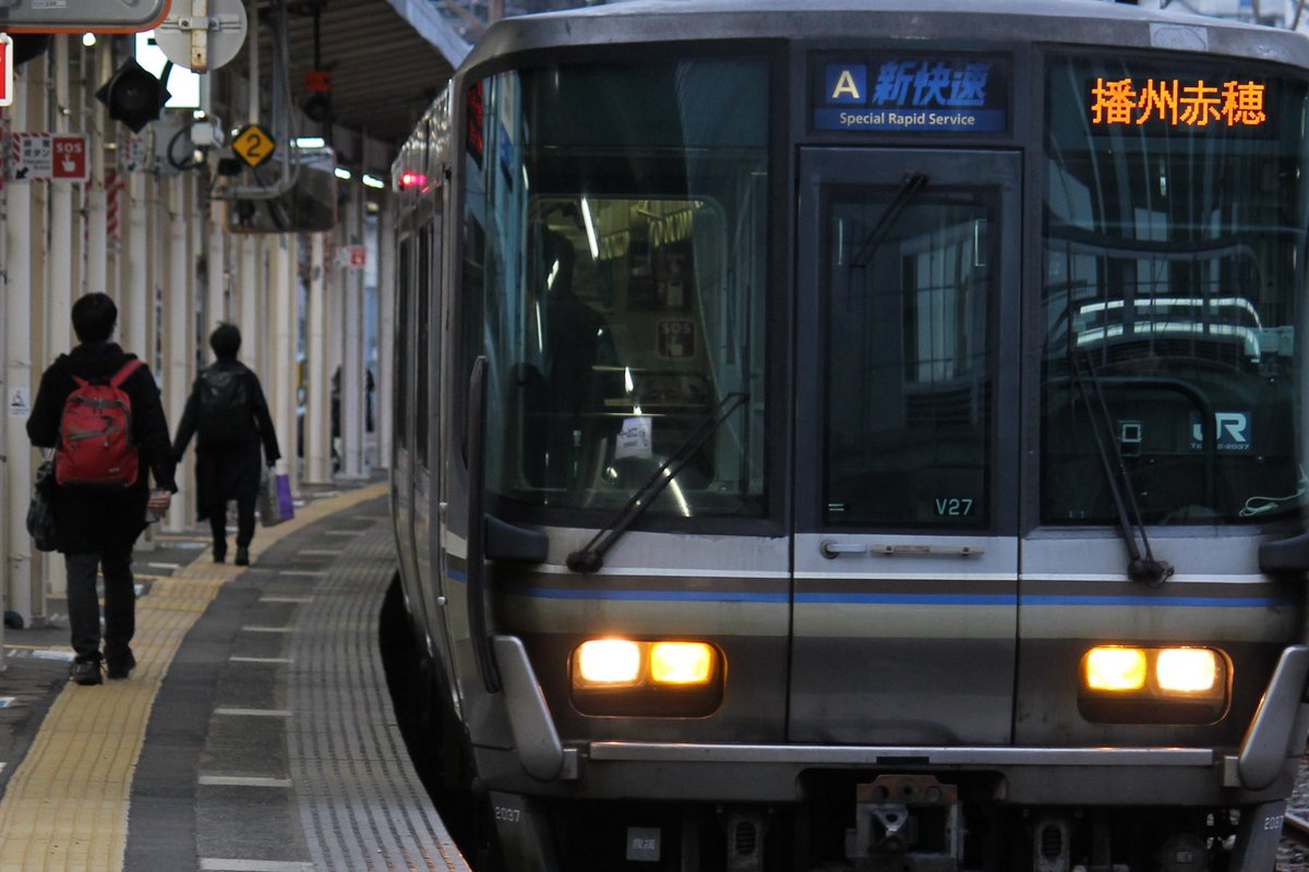 【悲報】
日本最長の普通列車「敦賀発播州赤穂ゆき」は次の改正で消えることになりました